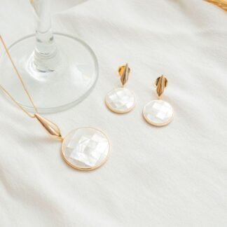 Michael Kors Pearl Pendant